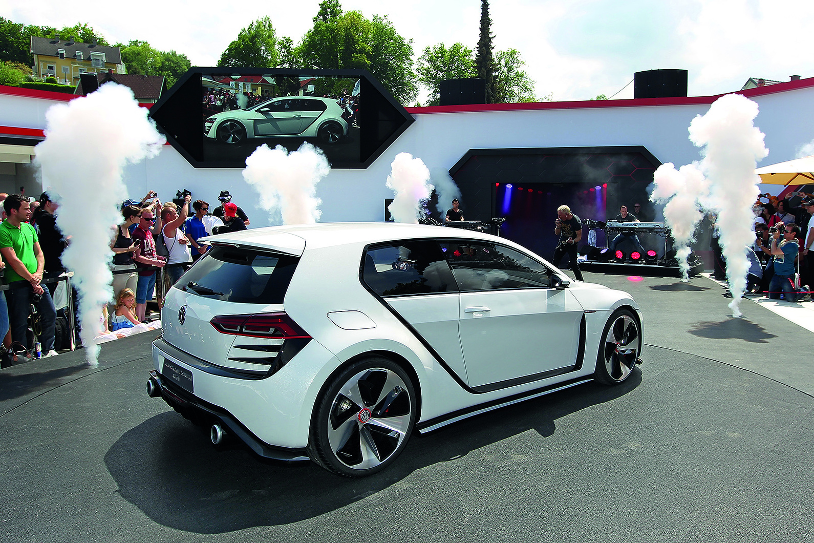 VW unveils new Golf GTI concept - Image 2
